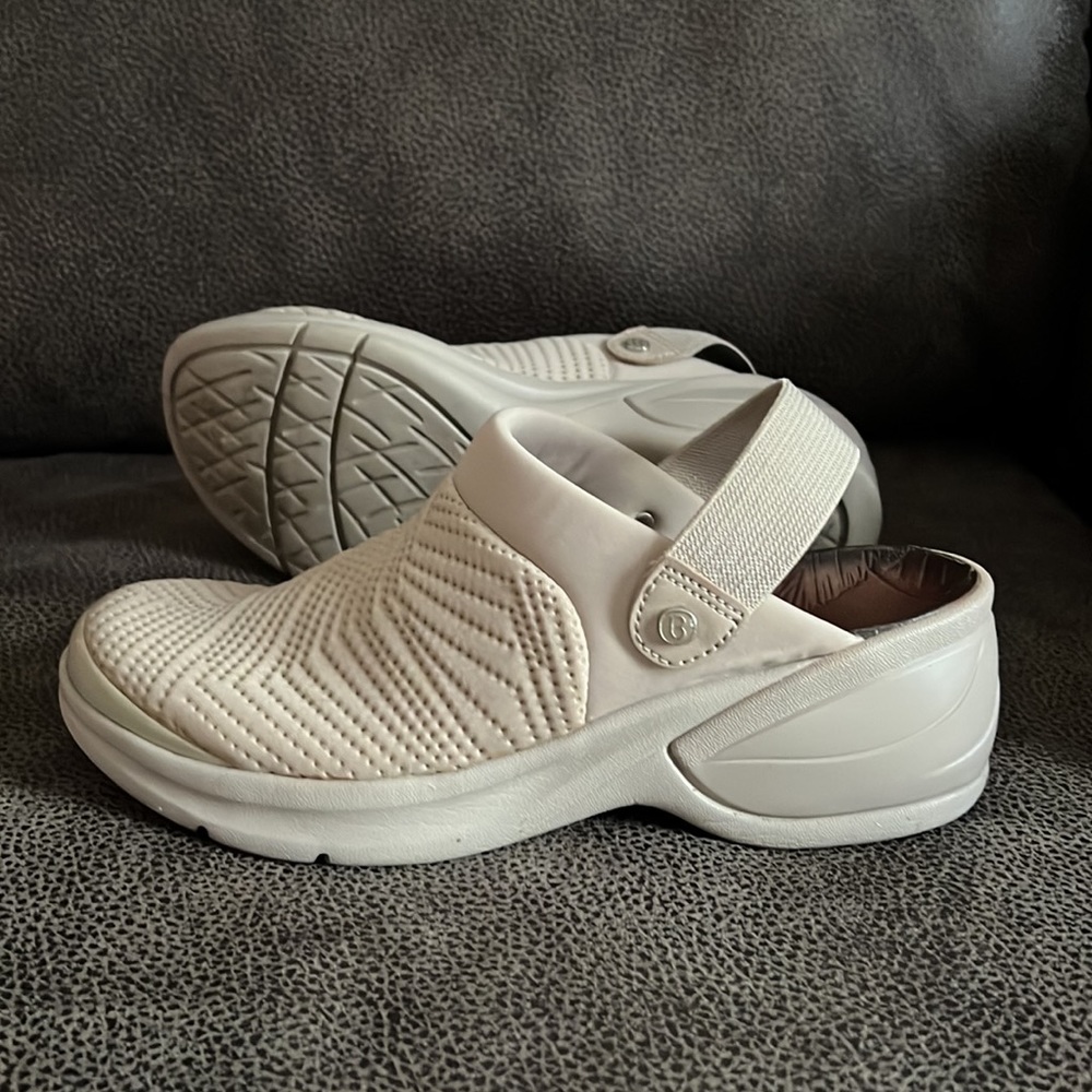 Bzees Women's Slip-On Clog Mule in Light Beige/Cream